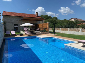 Kameni dvori, Donji Proložac